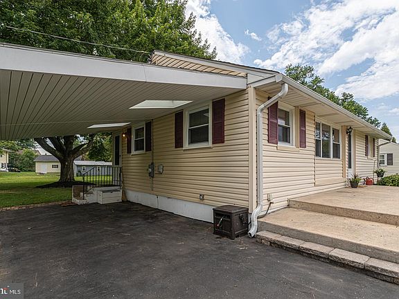 5th image of 2124 Crawford Dr