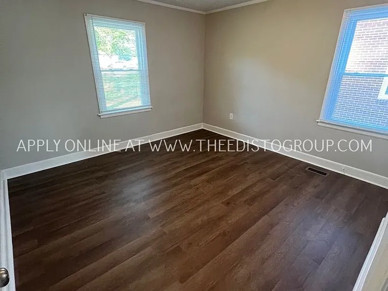1161 Chestnut St — Photo 13