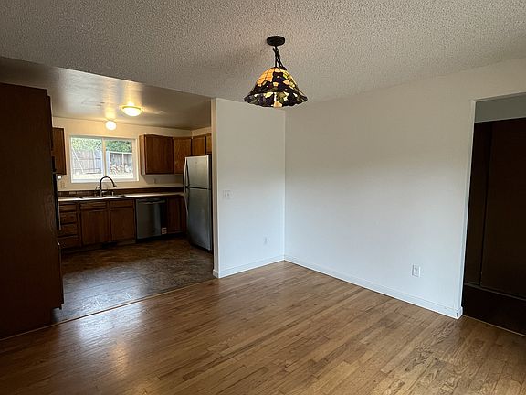 5th image of 8985 Miller Rd NE