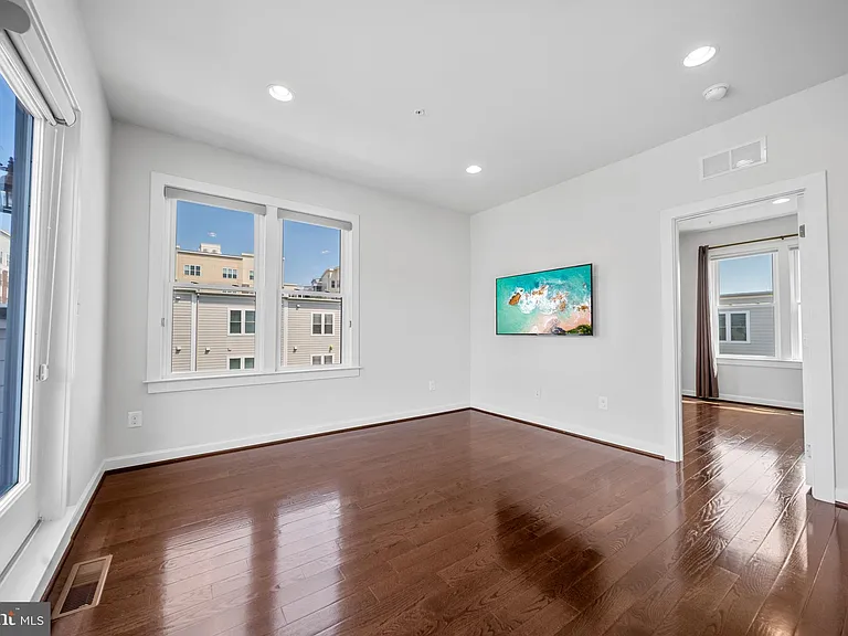 1121 S Lincoln St — Photo 44
