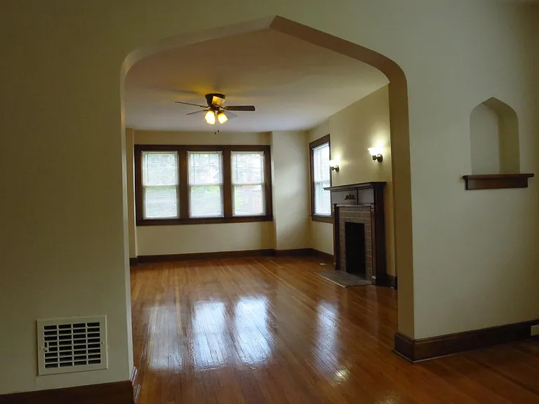 3229 Indianola Ave — Photo 2
