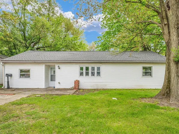 902 N Lincoln Ave, Urbana, IL 61801