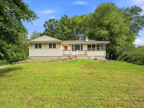 7 Roosevelt Road, Hyde Park, NY 12538
