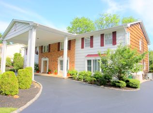 59 Fox Ln, Dix Hills, NY 11746