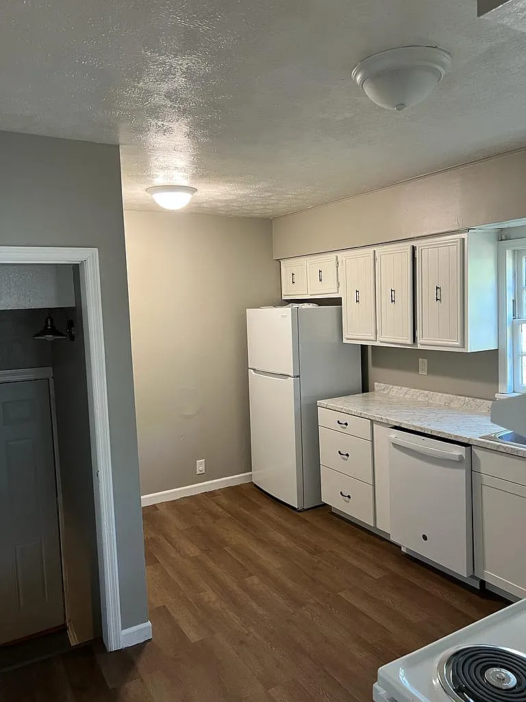 3 bed, 1.5 bath, 1080 sqft, $1,195 — Photo 4