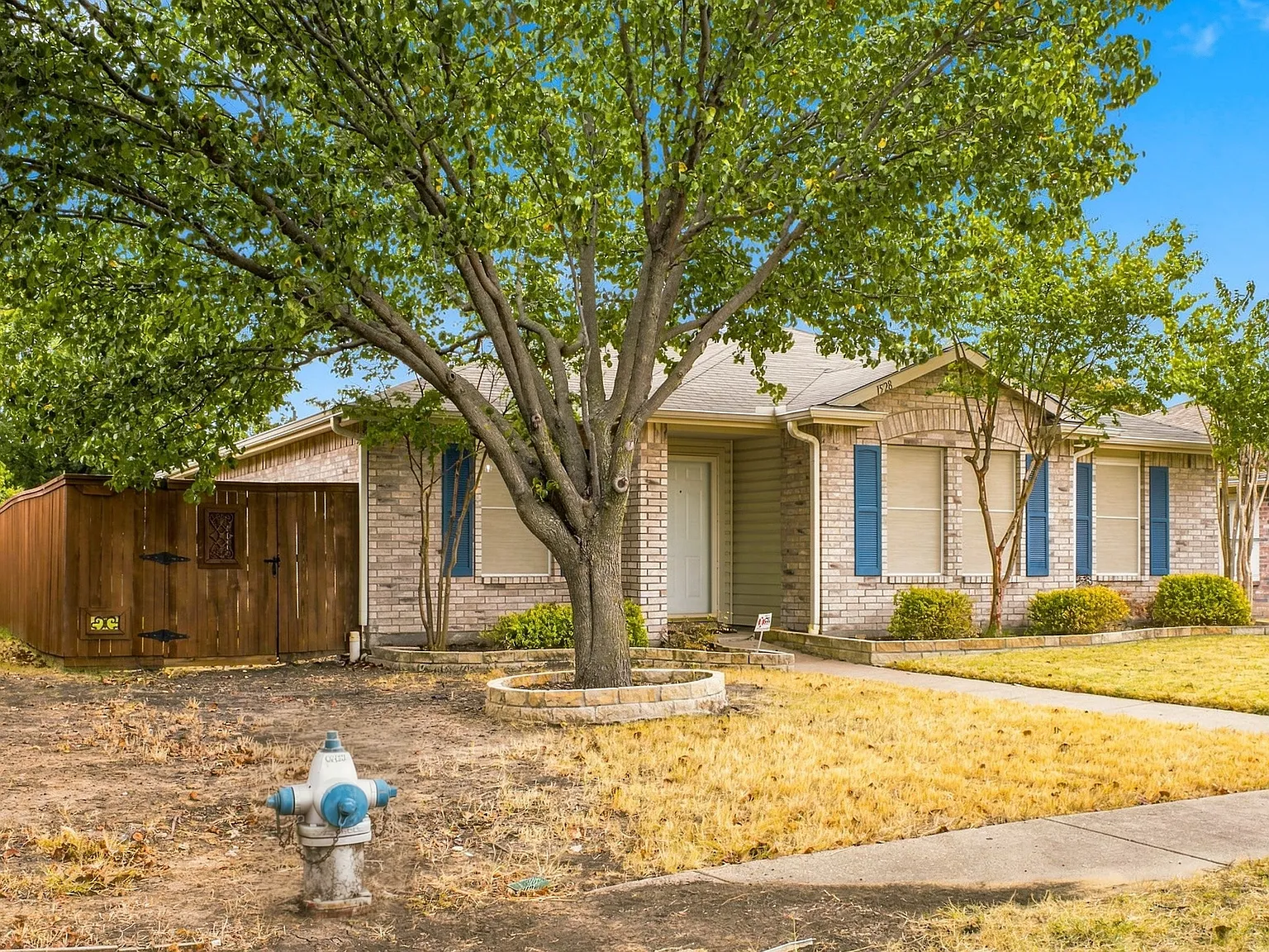 3 bed, 1390 sqft, $2,200 — Photo 3
