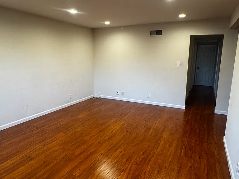 41685 Gifford St — Photo 11