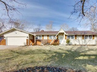 8101 E Mockingbird Ln, Wichita, KS 67207