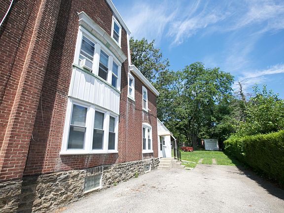 3rd image of 568 Jamestown St