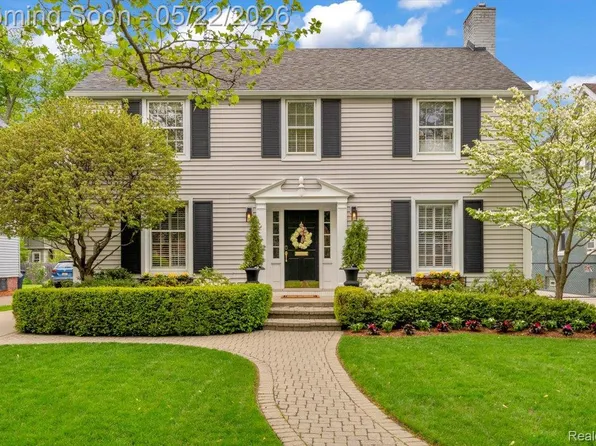 784 University Pl, Grosse Pointe, MI 48230