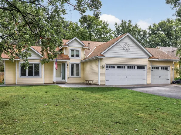 9459 Jamestown St NE, Blaine, MN 55449