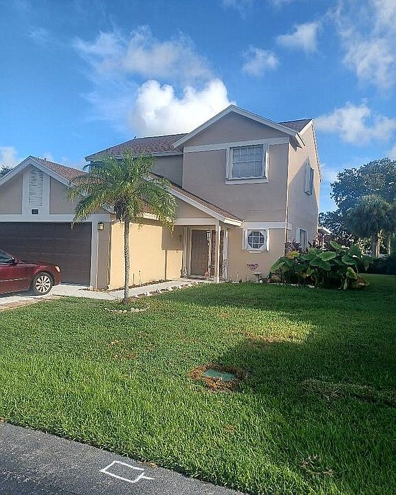 1st image of 1052 Fairfax Cir W