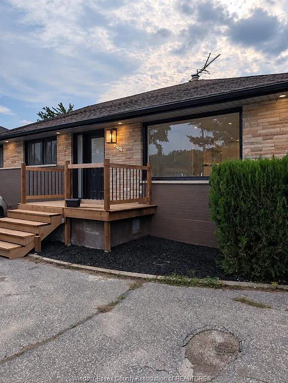 3 bed, $2,500 — Photo 1