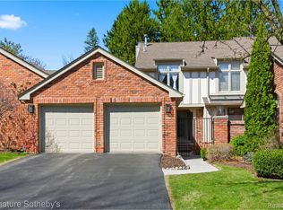 24122 Bingham Pointe Dr #24, Franklin, MI