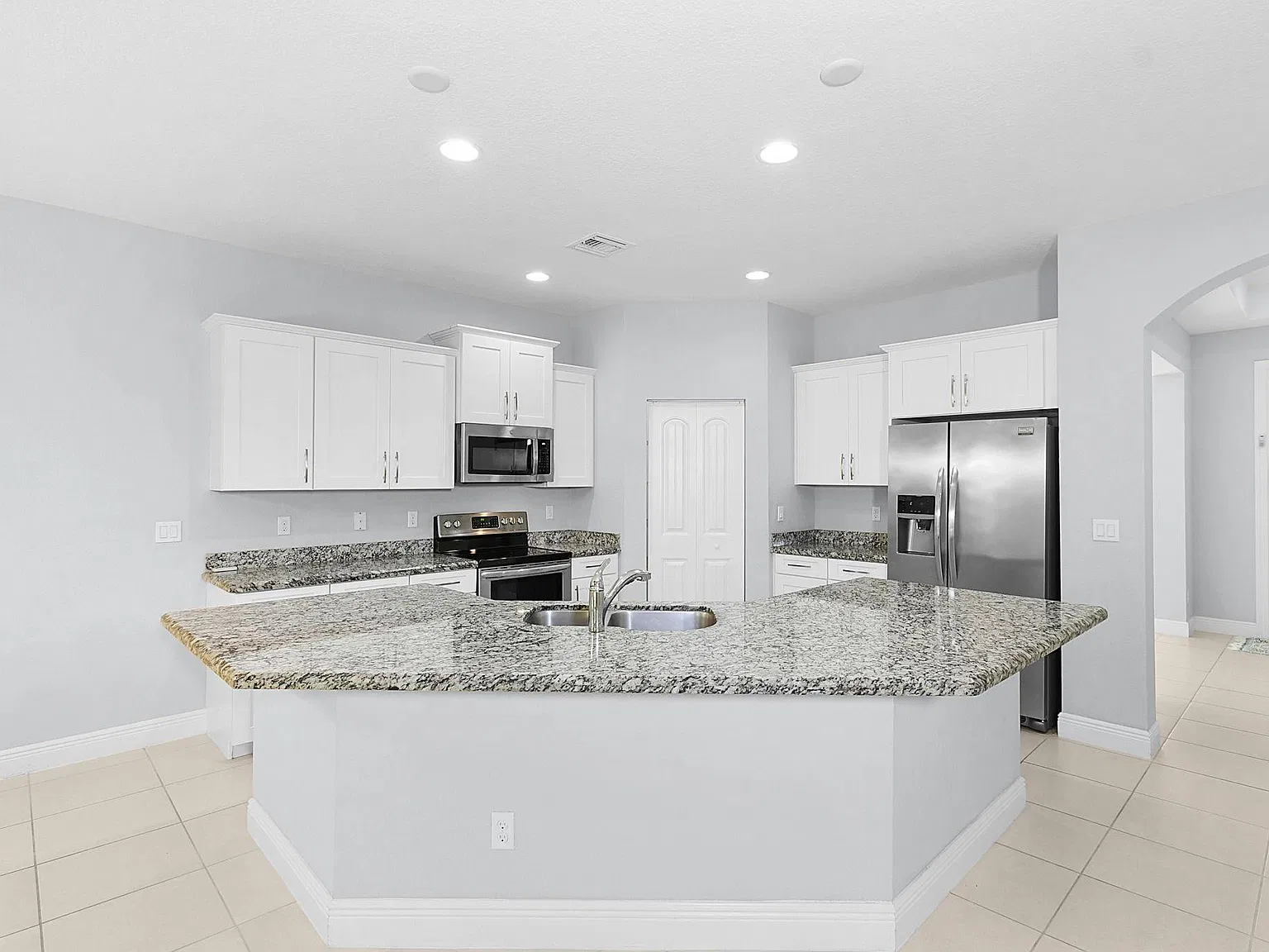 3 bed, 2.0 bath, 1937 sqft, $3,400 — Photo 1