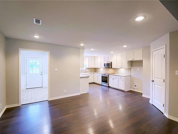 3rd image of 502 E Salty St