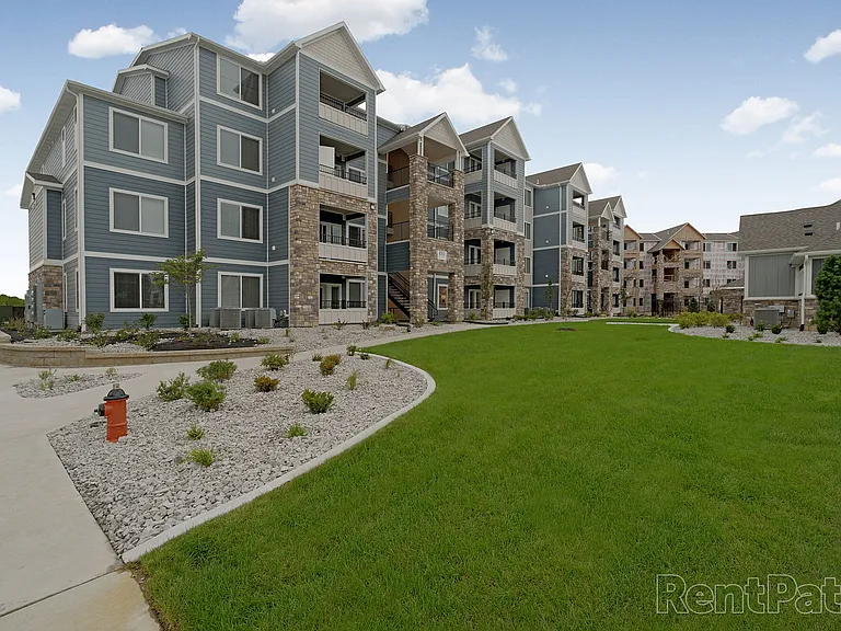 Steeplechase Apartments — Photo 5