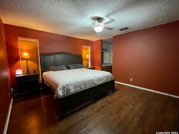 4th image of 327 Crownhill Dr