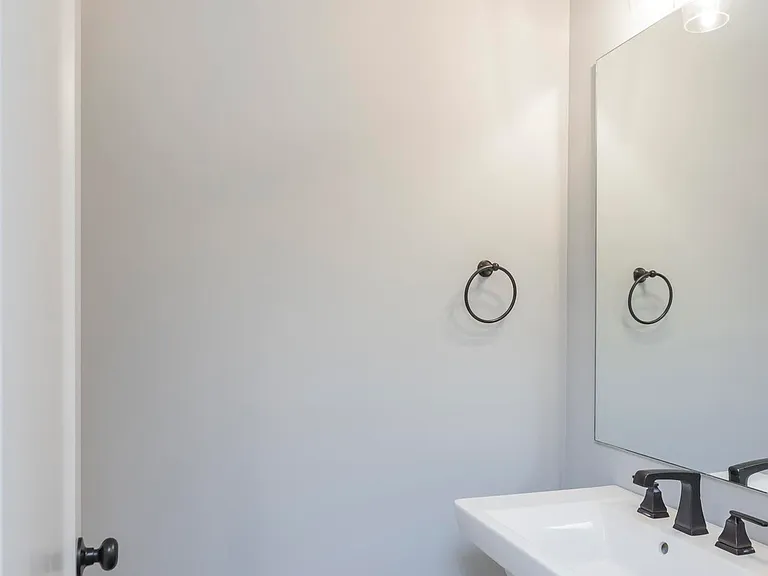 708 Tral St — Photo 25
