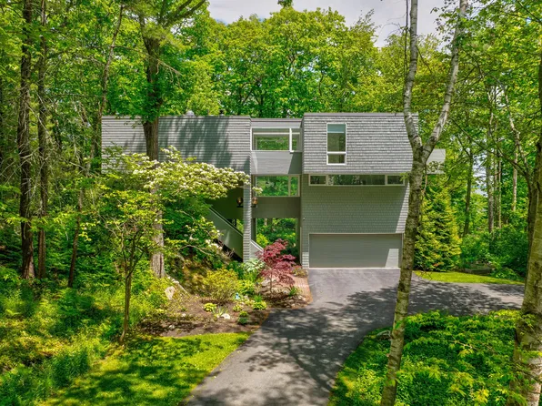 26 Channel Point Rd, Yarmouth, ME 04096