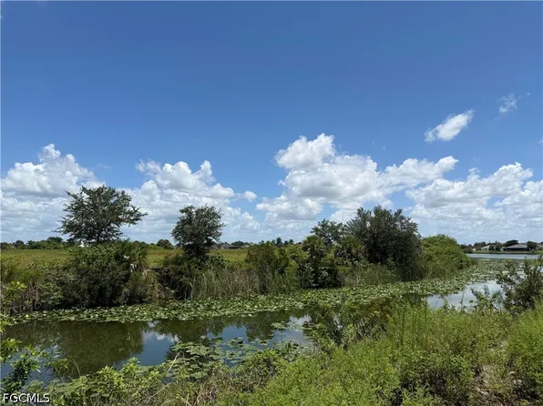 2113 NE 10th Place Cpe, Coral, FL 33909