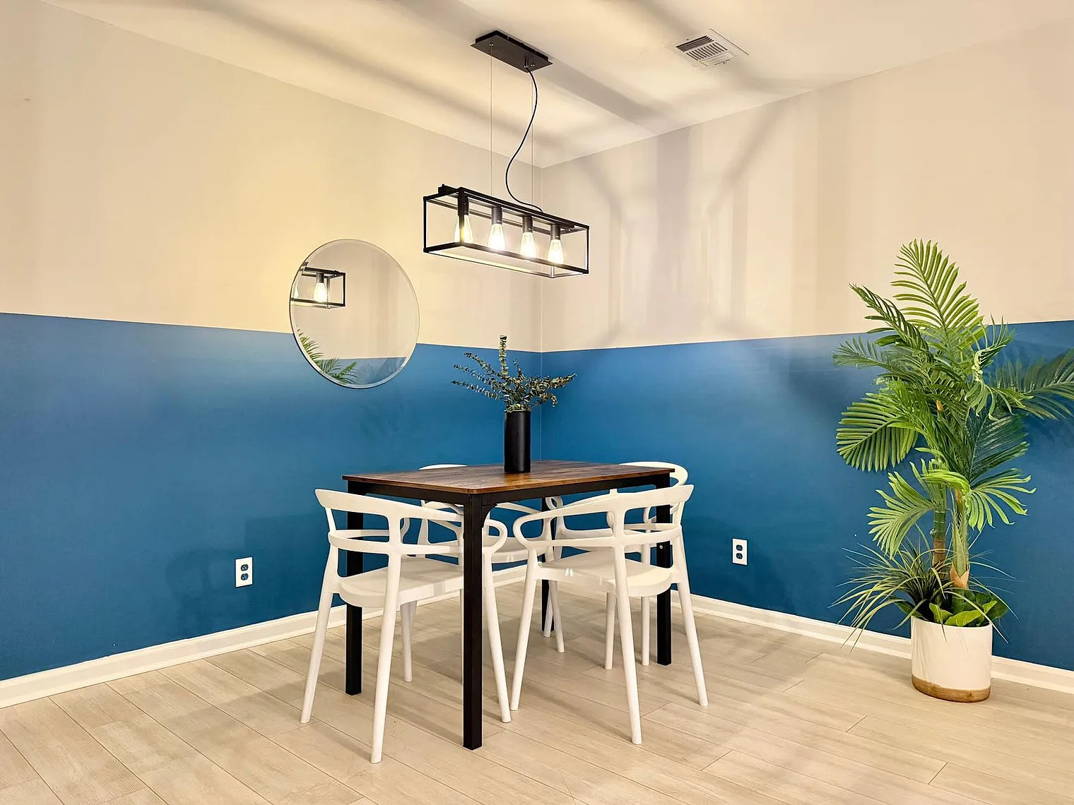 4 bed, 4.0 bath, 1194 sqft, $3,416 — Photo 3