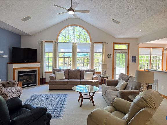 3rd image of 4410 Windsor Lake Dr