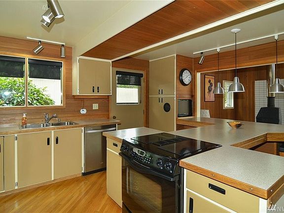 5th image of 1915 Parkwood Dr SE