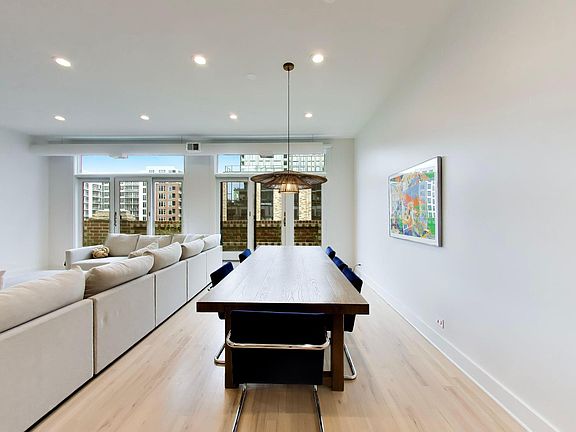 2nd image of 847 W Monroe St APT Penthouse 5
