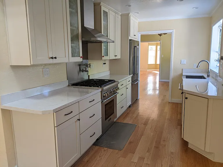 1119 Oregon Ave — Photo 1