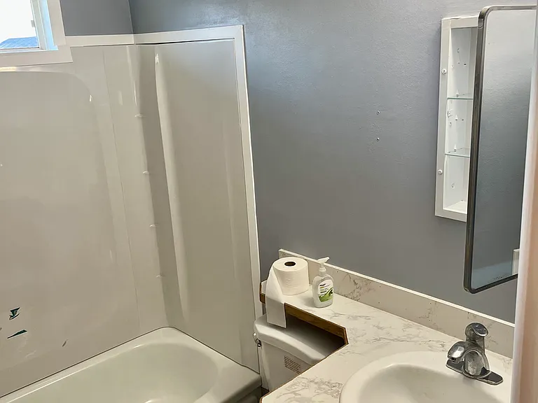 215 G St NE — Photo 8