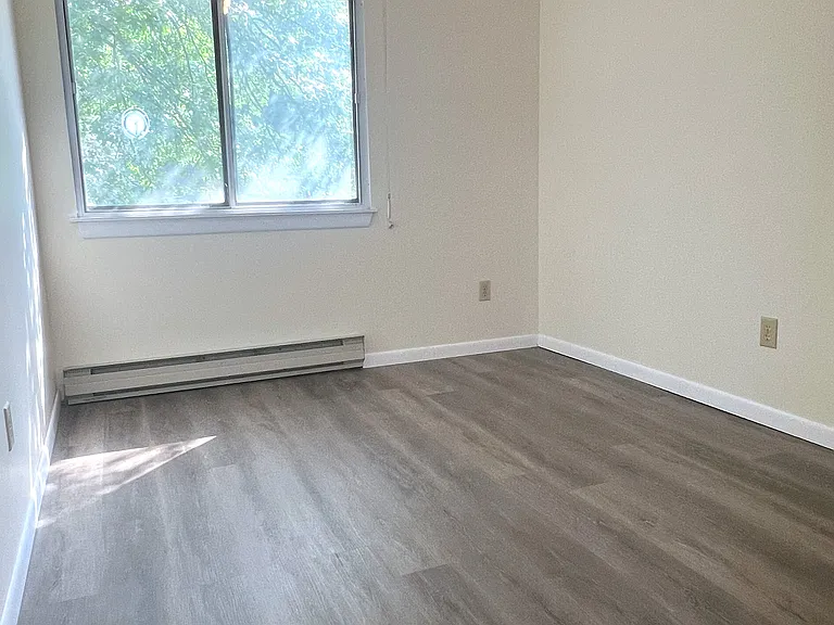 120 Knollwood Ter — Photo 18