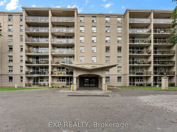 6390 Huggins St #407, Niagara Falls, ON L2J 1H1