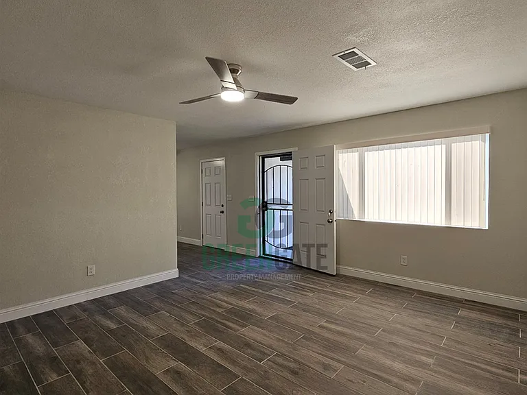901 Valente Way — Photo 9