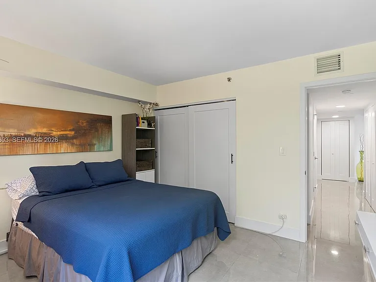 3600 Mystic Pointe Dr #306 — Photo 5