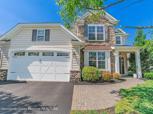 18 E Sagamore Drive, Farmingdale, NJ 07727