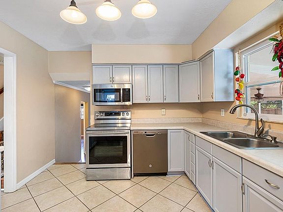 5th image of 13802 Cherry Creek Dr