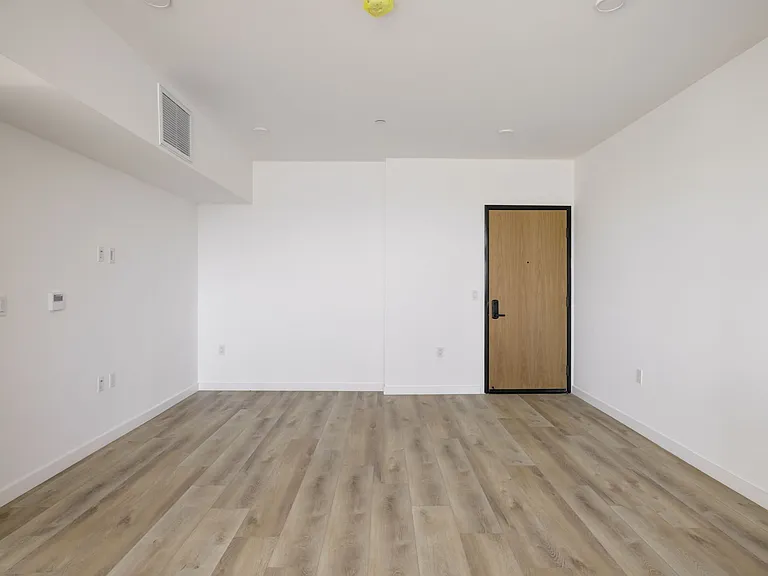 Fairfax Apartments — Photo 62
