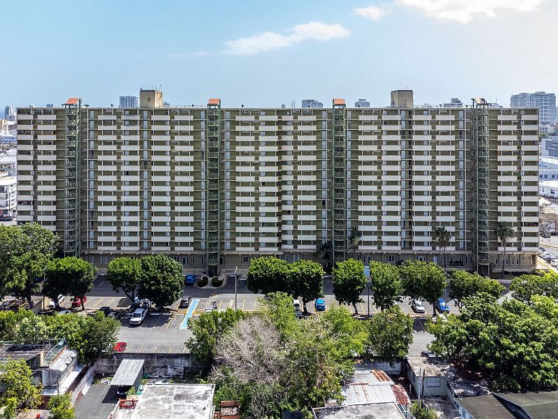1st image of 1050 Avenue Las Palmas Cond Puerta De La Bahia APT 40