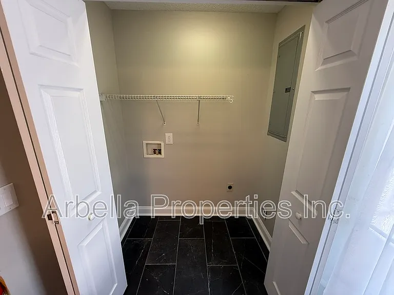 1735 Blakewood Ct — Photo 10