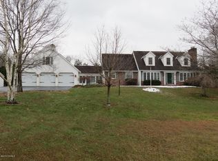 83 Deer Path Dr, Berwick, PA 18603