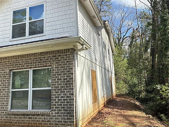 3rd image of 2152 Lilac Ln