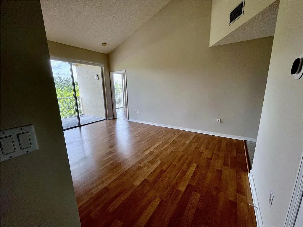 7085 Nova Dr — Photo 4