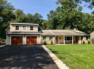 872 Queens Dr, Yardley, PA