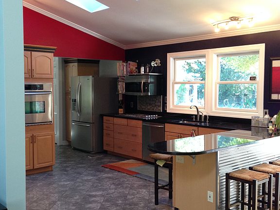 5th image of 208 Tramway Pl
