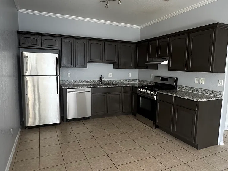 12113 Hunter Hill Way #B — Photo 3