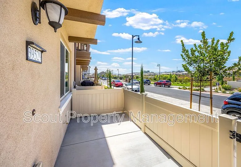 39529 Tannat Dr — Photo 2