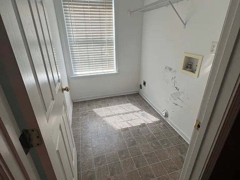 4461 Canterbury St — Photo 22
