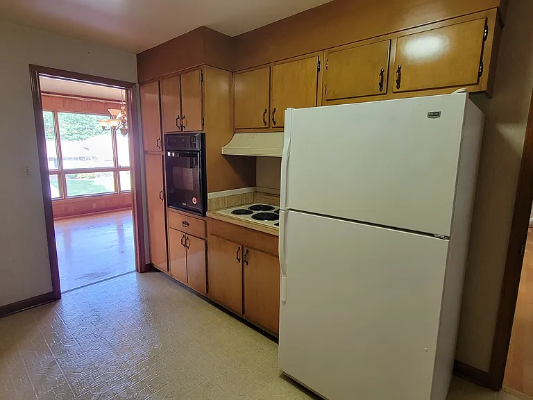 121 Layton Ave — Photo 9