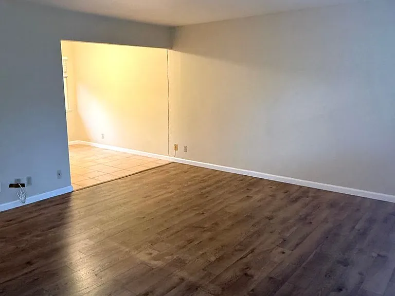 723 Menlo Ave — Photo 3